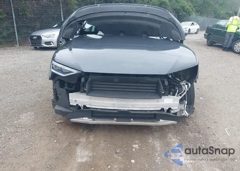 2022 Audi E-Tron Premium Plus Quattro z USA, uszkodzony, nr VIN WA1LAAGE7NB012069